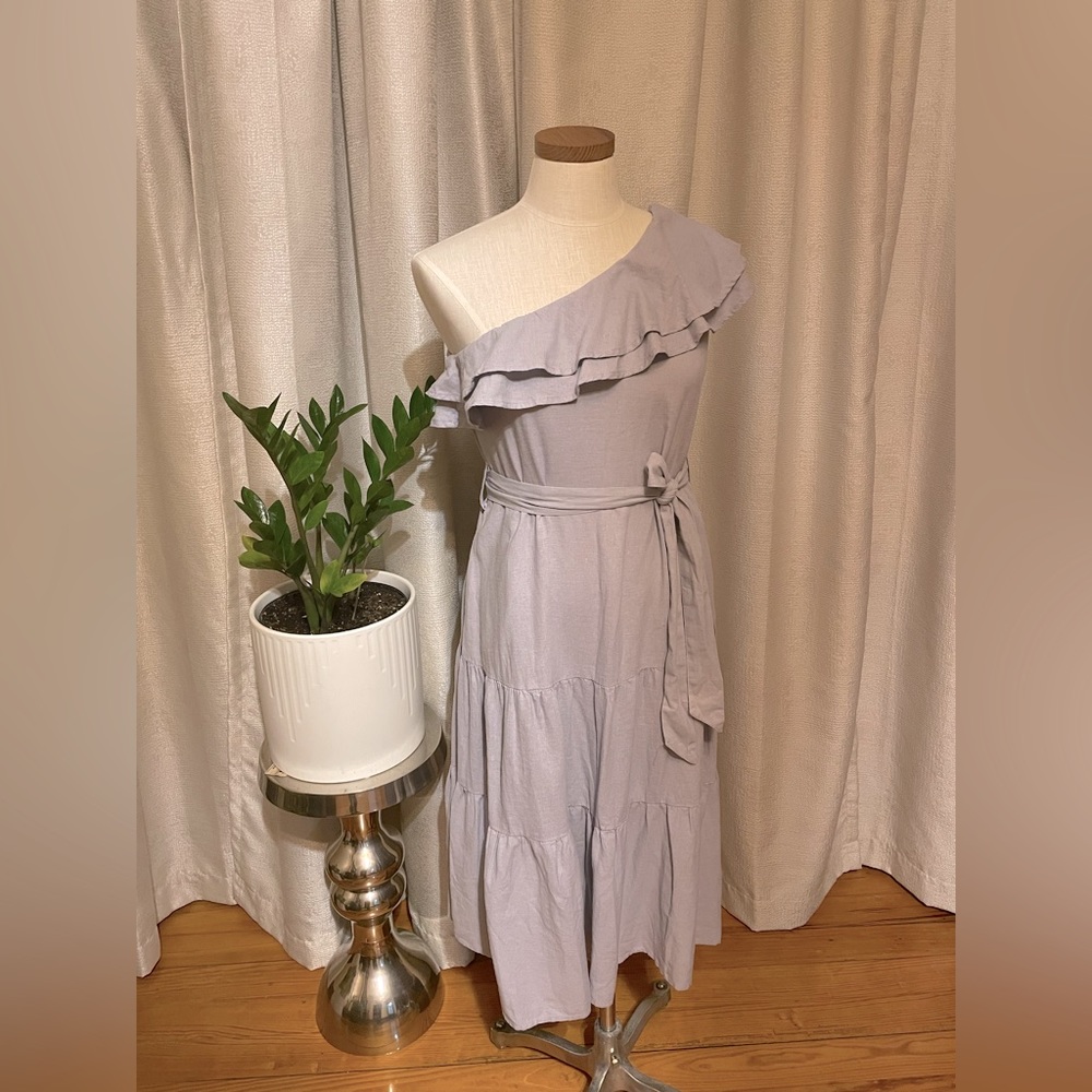 Off shoulder dress with pockets.